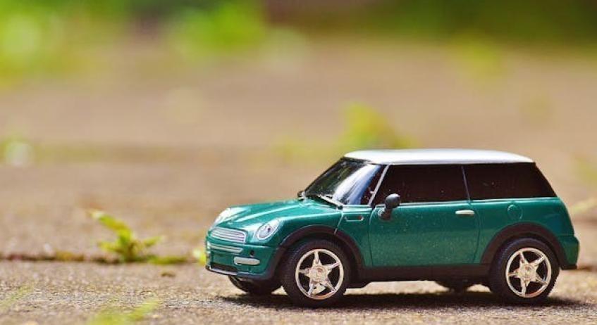 Ποιος δηλώνει τον αριθμό κυκλοφορίας κάθε αυτοκινήτου που χρησιμοποιείται σε μετακίνηση